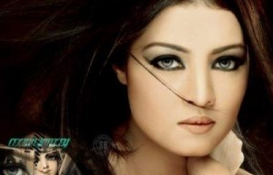 celina-jaitley-eyes-400x300