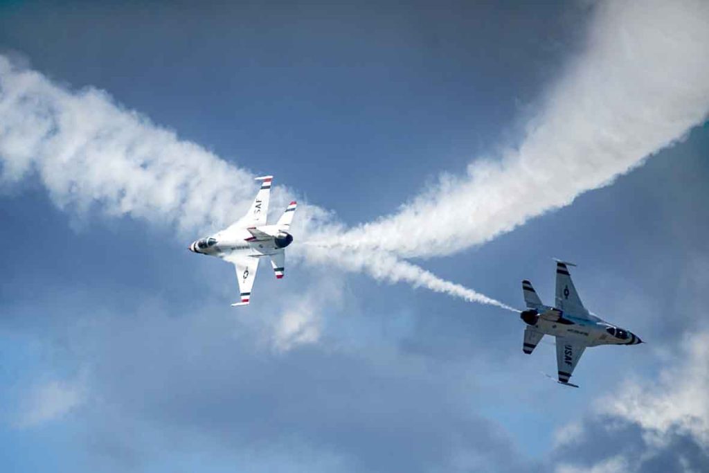 Thunderbirds solo pilots perform the Crossover Break Hit maneuver during a  practice show in Kalispell, Mont., Aug. 29, 2014.  (U.S. Air Force photo/Tech. Sgt. Manuel J. Martinez)