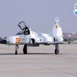 AF-02.-F-5N.-VFC-13.-NAS-Fallon.-18.07.2014.-Pre-flight-checks-with-Rattle-Snake-hill-in-the-back-ground-706x518