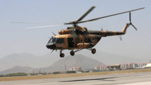 Helikopter Mi-17 Afghanistan take off dalam latihan terbang di Bandara Internasional Kabul beberapa waktu silam