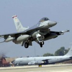 F-16 Amerika lepas landas dari pangkalan udara AS di Incirlik Turki