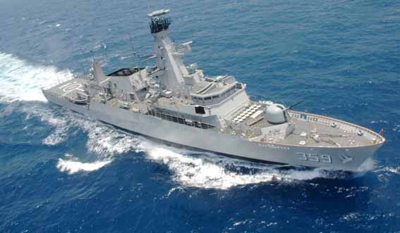 Kapal Republik Indonesia (KRI) kelas Multi Role Light Fregate (MRLF) KRI Usman Harun (USH)-359 melintas diperairan Karimunjawa, Jawa Tengah, Minggu (28/9).