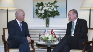 Wakil Presiden  AS Joseph Biden (kiri) dan Presiden Turksi  Recep Tayyip Erdogan (kanan) saat pertemuan di New York 25 September 2014