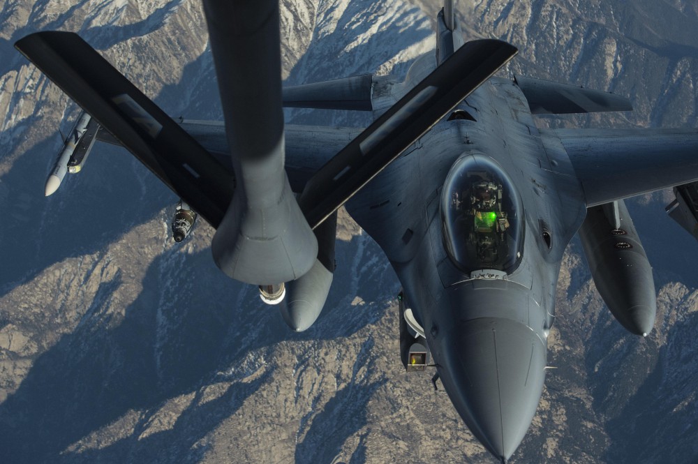 340th EARS refuels F-16s