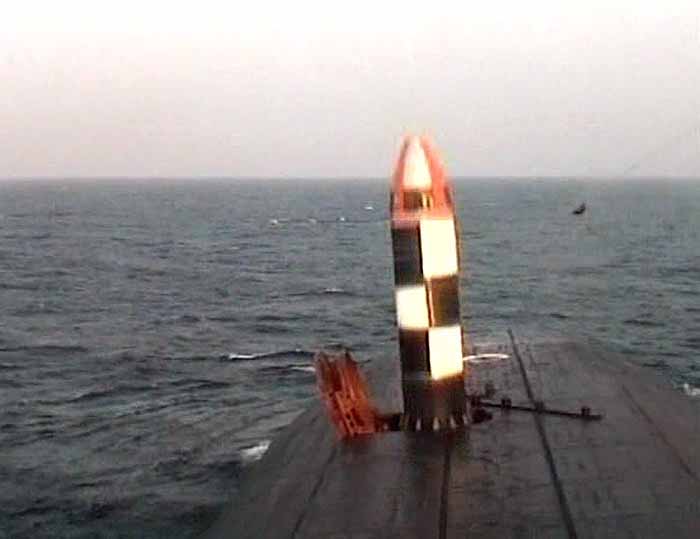 Typhoon menembak salah satu dari yang 20 SLBM R-39