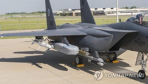 Rudal udara ke darat Taurus diinstal pada sebuah jet tempur F-15E AS/Yonhap