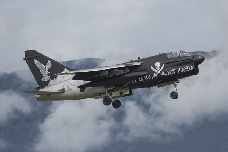 Warna Keren A-7 Corsair Terakhir di Dunia