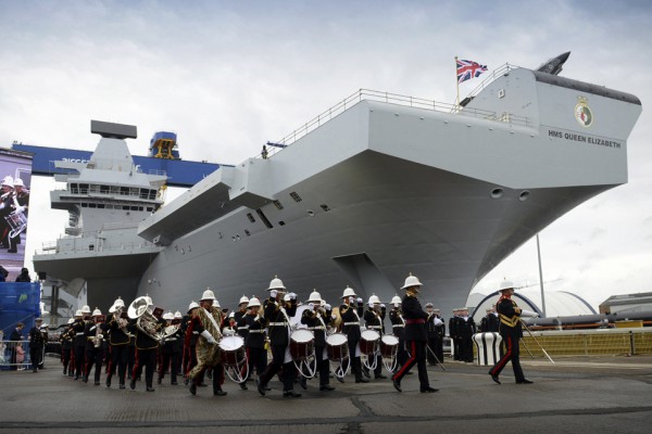 Resmi Bernama HMS Queen Elizabeth, Inggris Ciptakan Tonggak Kapal Induk