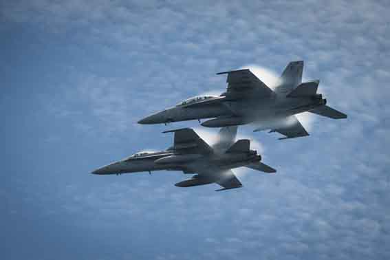 2 F/A-18 Tabrakan, Pencarian Pilot Dihentikan