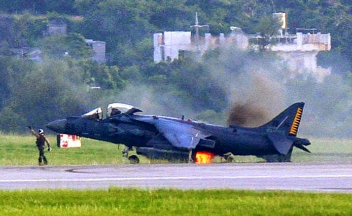 AV-8B Harrier II Marinir AS Terbakar di Okinawa