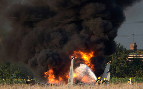 Foto-Foto F-15 AS Jatuh dan Terbakar di Inggris