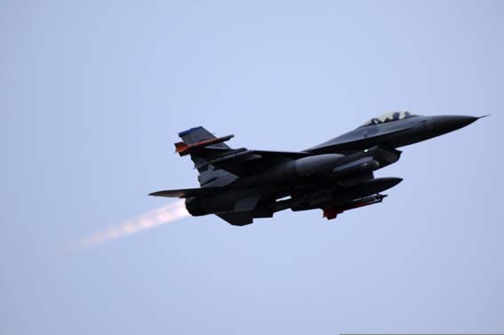 Pertama Kali,Pilot Rumania Rasakan Hentakan F-16