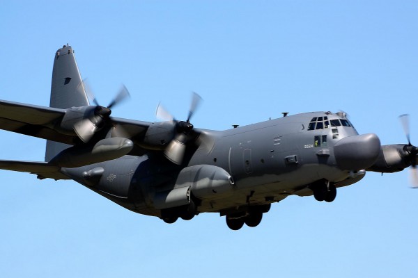 Personel USAF Terjatuh dari Pesawat MC-130