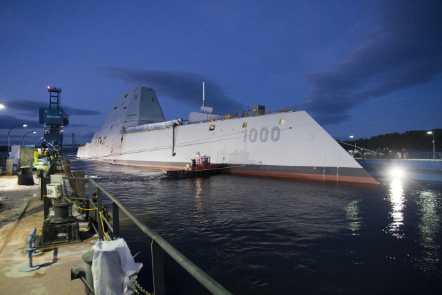 Destroyer Kelas Zumwalt Amerika vs Battlecruiser Rusia: Menang Siapa?