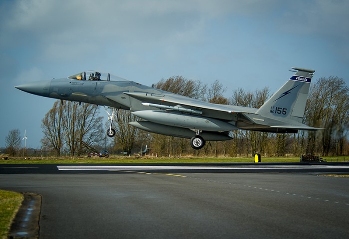 F-15 Amerika Jatuh di Lepas Pantai Okinawa