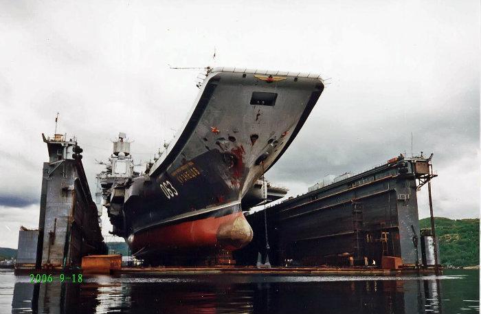 Kapal Induk Kuznetsov Rusia Masuk Dermaga Kering