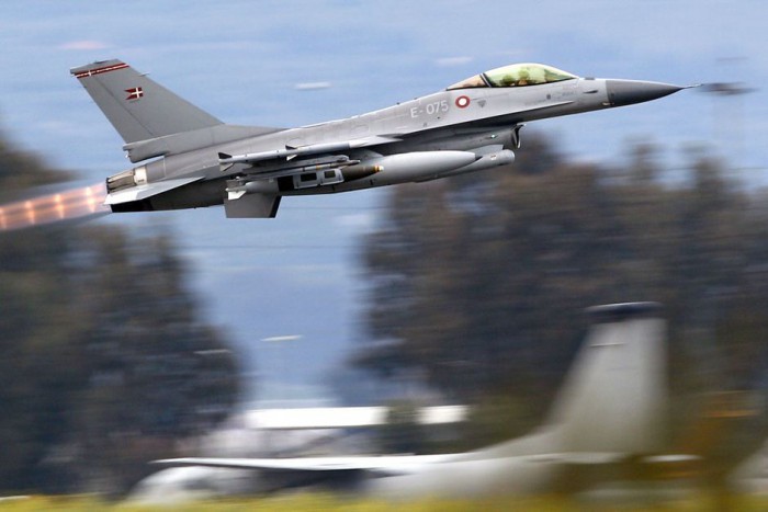 Untuk Kali Pertama, F-16 Denmark Lepas Rudal di Suriah