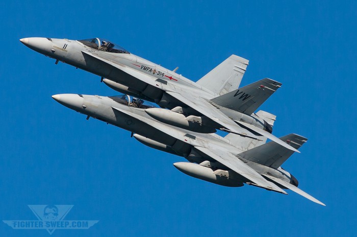 2 F/A-18 Hornet Marinir AS Bertabrakan di Udara