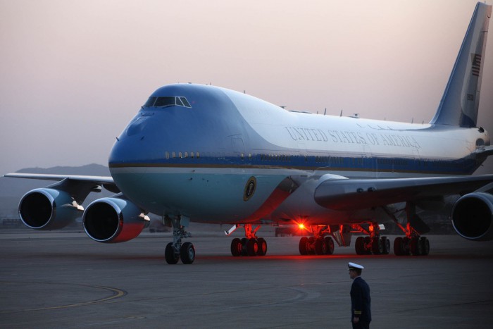 Di Mana Ruang Tidur Presiden Amerika Saat di Air Force One?