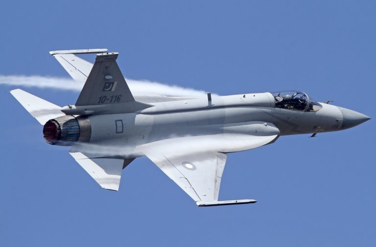 F-16 Vs JF-17 Siapa Yang Lebih Baik?