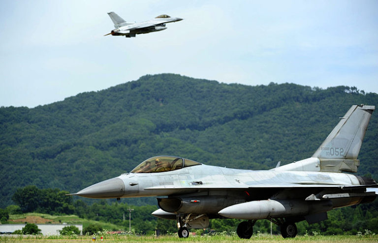 Korea Izinkan KF-16 Terbang, F-16 Belum