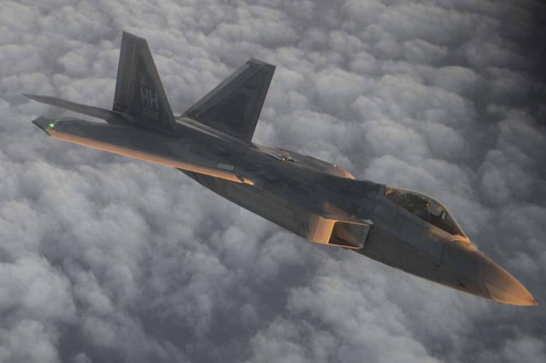 Dengan Strategi Ini, China Bisa Hancurkan F-22 dan F-35