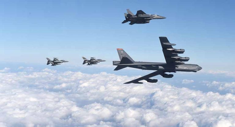 AS: Korea Utara Tak Remehkan Pesan Bomber Tua B-52