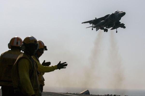 AV-8B Harrier Terbakar Saat Hendak Lepas Landas