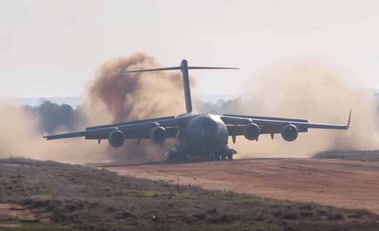 C-17 Globemaster III Menunjukkan Kelasnya