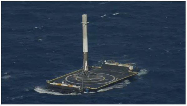 Roket Falcon 9 Mendarat Mulus di Tongkang