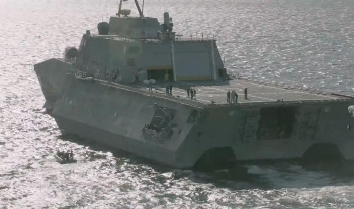 Tabrak Tug, Lambung LCS USS Montgomery Retak