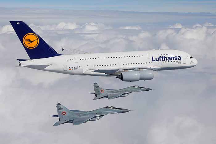 Diperlakukan Istimewa, 3 Fulcrum Bulgaria Kawal A380 Lufthansa