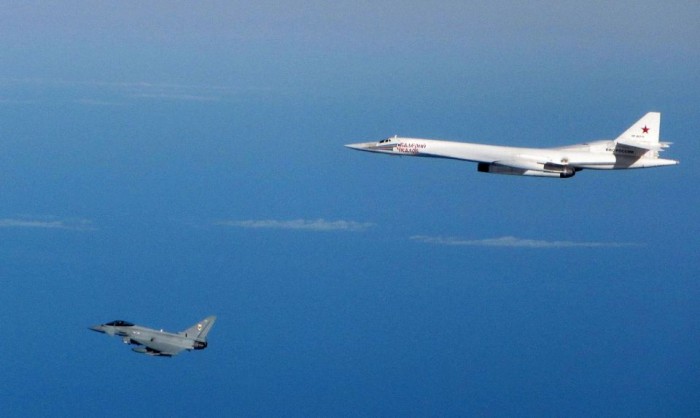 F-16, Typhoon, Rafale, F/A-18 Gilir Pembom Rusia