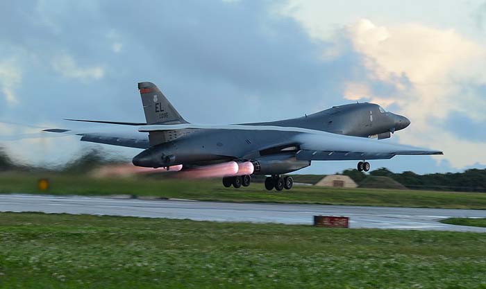 Amerika Disarankan Gunakan Bomber B-1 Untuk Padamkan Kebakaran Hutan