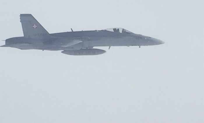 Akan Liput Putin, Pesawat Wartawan Rusia Dikejar 3 F/A-18 Swiss