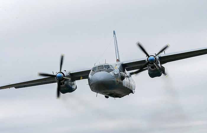 An-26 Ukraina Melakukan Manuver Berbahaya di Dekat Pengeboran Minyak Rusia