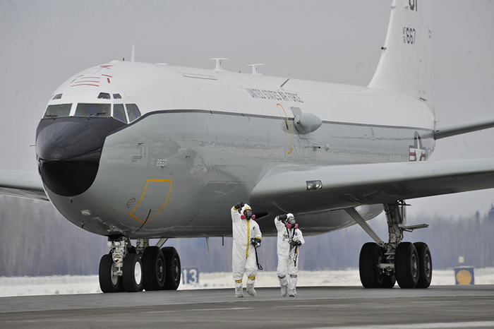 Satu dari Hanya 2 WC-135 Constan Phoenix Sniffer Nuklir Amerika Dipensiun