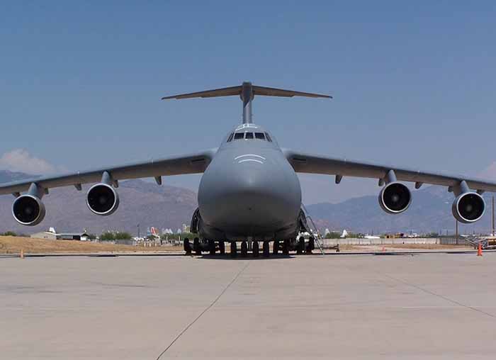 Raksasa C-5M Galaxy Kembali Mendarat dengan Hidungnya