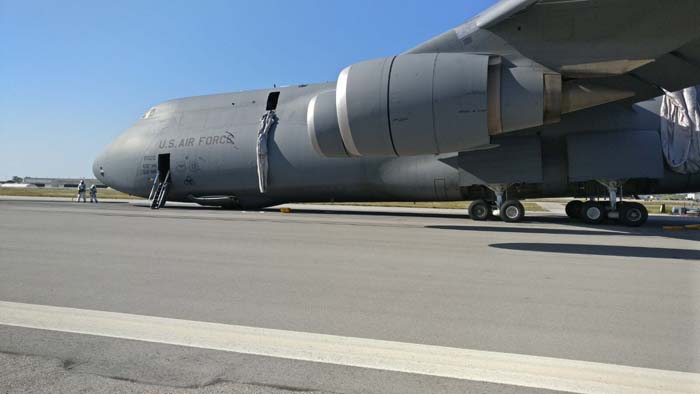 C-5 Galaxy Mendarat dengan Hidung