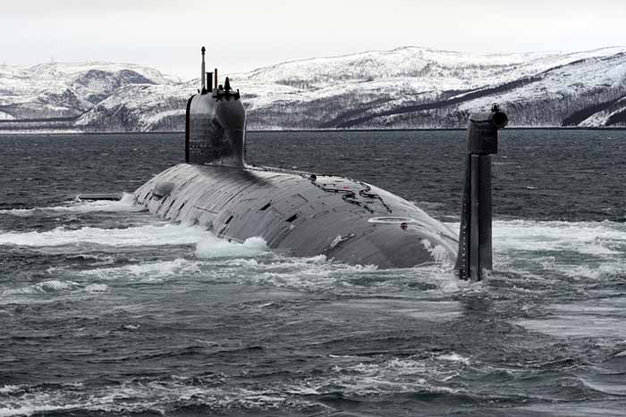 NATO Buru Kapal Selam Rusia di Pantai Norwegia