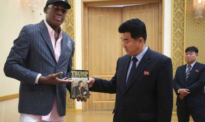 Dennis Rodman Beri Hadiah Kim Jong un Buku Karya Donald Trump