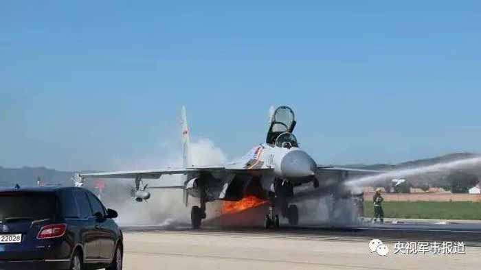 J-15 China Terbakar