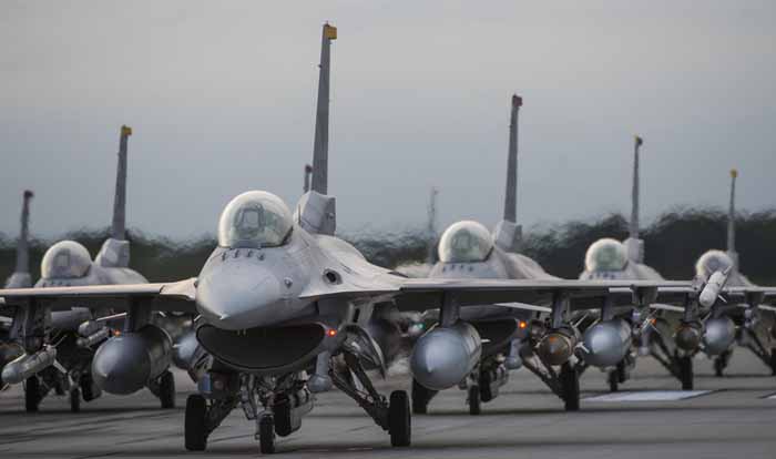 Enam F-16 Amerika dengan Kemampuan Serangan Nuklir Tiba di Ceko