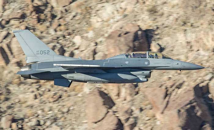 F-16 Hantu Muncul di Stars War Canyon