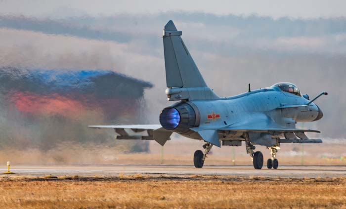 Jet Tempur J-10 Terpantau di Laut China Selatan