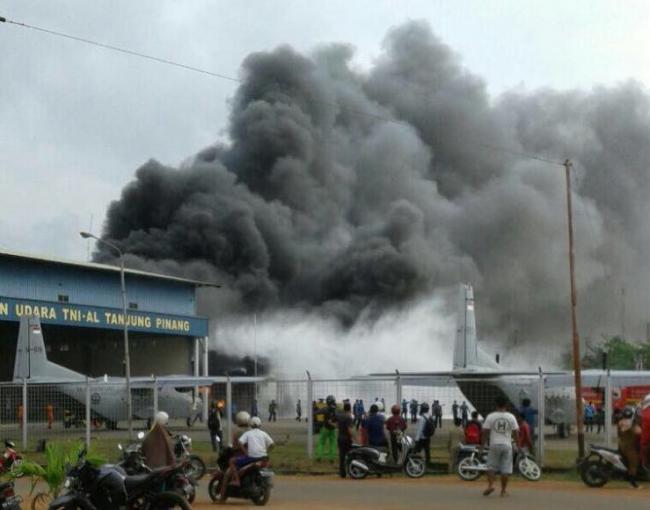 Gudang Hanggar Pangkalan Udara Tanjungpinang Terbakar