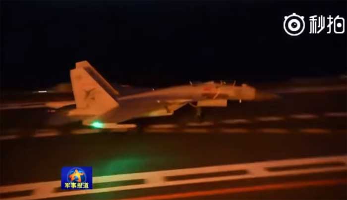 Jet Tempur J-15 Sukses Lakukan Pendaratan Malam di Liaoning