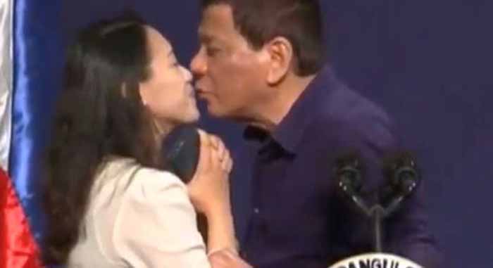 Aksi Cium Bibir, Duterte: Kalau Banyak Wanita Protes, Saya Mundur