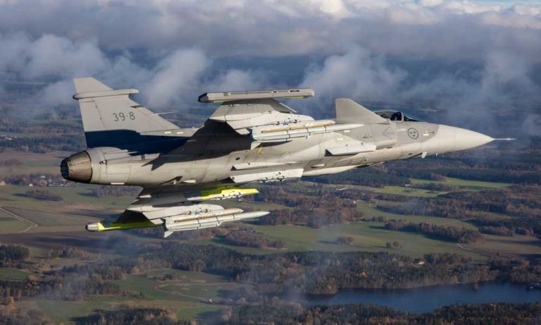 Gripen-E Terbang Pertama dengan Rudal Meteor (Tidak Meluncurkan)