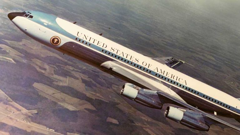 Didekati MiG Suriah, Air Force One Pernah Dibuat Panik Tujuh Menit